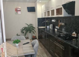 Продается 2-ком. квартира, 58 м2, Саратов, улица имени С.Ф. Тархова, 43