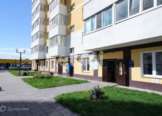 Двухкомнатная квартира на продажу, 63.5 м2, Тобольск, 15-й микрорайон, 31