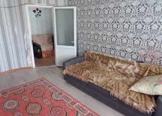 Продается двухкомнатная квартира, 50.2 м2, деревня Березник, улица Мира, 1