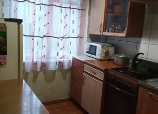 Продаю четырехкомнатную квартиру, 60 м2, Оренбургская область, улица Ситкина, 17
