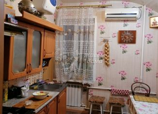 Продажа 3-комнатной квартиры, 70 м2, Волгоград, улица Адмирала Ушакова, 8
