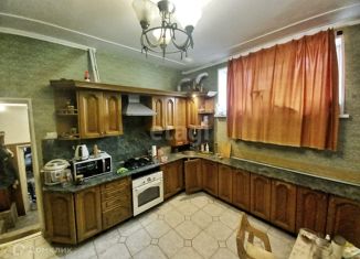 Продается 4-ком. квартира, 100 м2, Ставрополь, улица Дзержинского, 27А, микрорайон № 13