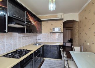 Продается двухкомнатная квартира, 53.5 м2, Татарстан, улица Шамиля Усманова, 2