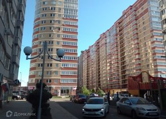 Продаю трехкомнатную квартиру, 97 м2, Краснодар, улица Цезаря Куникова, 24к3, ЖК Времена Года 3