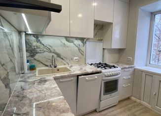 Продается двухкомнатная квартира, 46.5 м2, Йошкар-Ола, улица Баумана, 27, 9-й микрорайон