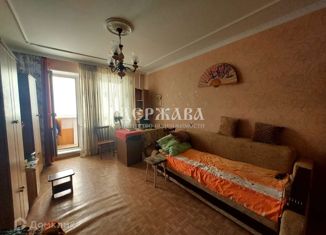 Сдается в аренду двухкомнатная квартира, 52 м2, Старый Оскол, микрорайон Юбилейный, 4