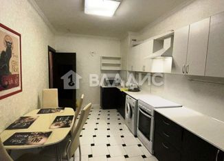 Продаю 2-ком. квартиру, 73 м2, Белгород, улица Шумилова, 6