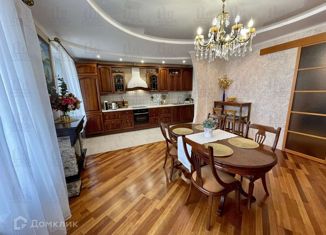 Сдам в аренду четырехкомнатную квартиру, 130 м2, Санкт-Петербург, улица Нахимова, 11, муниципальный округ Морской