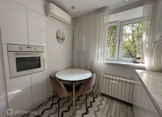 Продается 2-комнатная квартира, 50.6 м2, Москва, улица Маршала Бирюзова, 34, улица Маршала Бирюзова