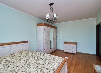 Сдам в аренду 3-ком. квартиру, 82 м2, Тюмень, улица Хохрякова, 32