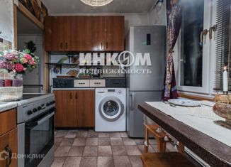 Продается трехкомнатная квартира, 58.7 м2, Москва, Вильнюсская улица, 4, метро Ясенево