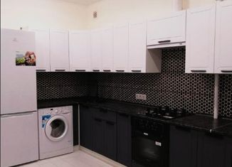 Продам 1-комнатную квартиру, 37 м2, Краснодар, улица Красных Партизан, 1/3к4, микрорайон Светлоград