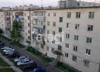 Продам 2-ком. квартиру, 48 м2, Курган, 1-й микрорайон, 5, жилой район Заозёрный