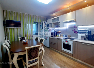 Продажа 3-ком. квартиры, 93.5 м2, Кириши, улица Нефтехимиков, 45