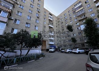 Продам 3-комнатную квартиру, 50 м2, Саратов, улица имени С.Т. Разина, 14