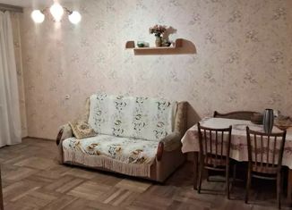 Продаю 4-ком. квартиру, 50 м2, Санкт-Петербург, бульвар Новаторов, 24, метро Ленинский проспект