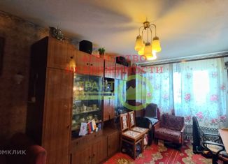 Продаю 2-ком. квартиру, 52 м2, Строитель, улица Жукова, 1