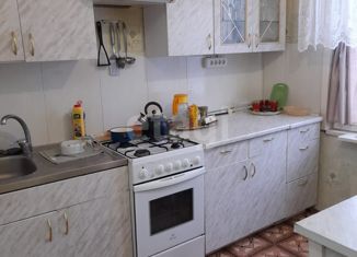 Продам трехкомнатную квартиру, 72.5 м2, поселок городского типа Уренгой, микрорайон 5А, 44