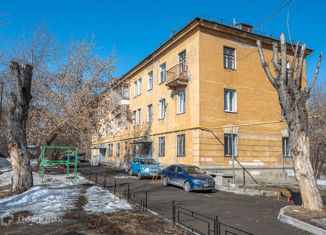 Продажа 3-ком. квартиры, 68 м2, Екатеринбург, метро Уральская, набережная Рабочей Молодёжи, 47