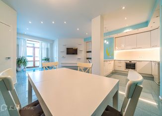 Сдаю 3-ком. квартиру, 90 м2, Санкт-Петербург, Вязовая улица, 10, Вязовая улица