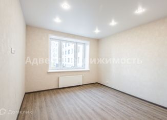 Продажа двухкомнатной квартиры, 71.1 м2, Тюменская область, улица Республики, 204к10