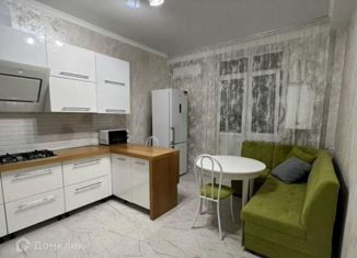 Продаю двухкомнатную квартиру, 60.7 м2, Ставрополь, улица Рогожникова, 23, Промышленный район