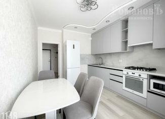 Сдам двухкомнатную квартиру, 64.5 м2, Ставрополь, улица Генерала Маргелова, 7/1