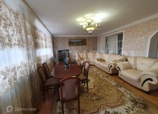 Продается четырехкомнатная квартира, 90 м2, Владикавказ, улица Бритаева, 25-27, Затеречный округ