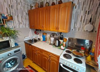 Трехкомнатная квартира на продажу, 52 м2, Москва, улица Рокотова, 8к5, метро Ясенево