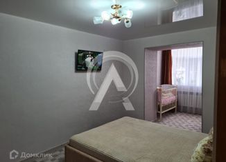 Продам 4-комнатную квартиру, 92 м2, поселок городского типа Новомихайловский, Садовая улица, 10