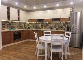 Сдаю четырехкомнатную квартиру, 100 м2, Казань, улица Сибгата Хакима, 60, ЖК Современник