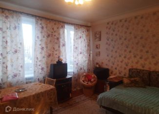 Продается четырехкомнатная квартира, 99.6 м2, Псковская область, улица ДОС, 8