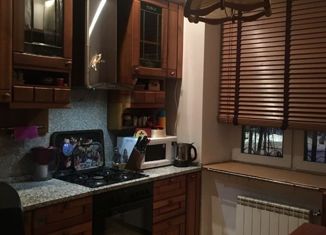 Продам трехкомнатную квартиру, 80 м2, Москва, улица Маршала Бирюзова, 10к1, улица Маршала Бирюзова