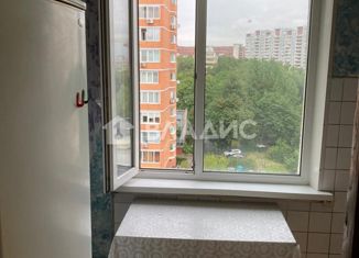 Продаю трехкомнатную квартиру, 59 м2, Москва, улица Генерала Антонова, улица Генерала Антонова, 10