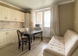 Сдается двухкомнатная квартира, 75 м2, Ессентуки, улица Шмидта, 72/1