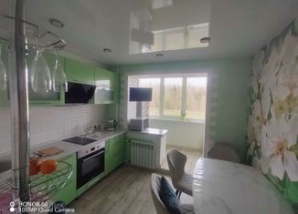 Продаю 5-ком. квартиру, 89 м2, Усть-Илимск, улица Карла Маркса, 1