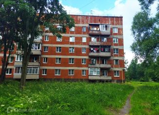 Продам трехкомнатную квартиру, 74 м2, городской посёлок Красный Бор, Комсомольская улица, 23к1