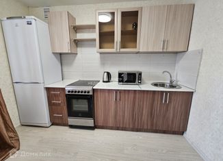 Продается 1-комнатная квартира, 38 м2, Татарстан, улица Серова, 41