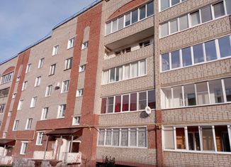 Продаю 4-комнатную квартиру, 76 м2, Вятские Поляны, улица Урицкого, 18