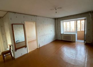 Продам 3-ком. квартиру, 61 м2, Северск, Коммунистический проспект, 64