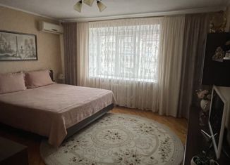 Продается двухкомнатная квартира, 60 м2, Приморско-Ахтарск, Фестивальная улица, 53