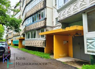 2-ком. квартира на продажу, 51.7 м2, посёлок городского типа Новошахтинский, Советская улица, 18