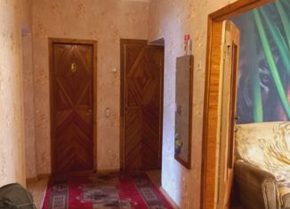 Продается 2-комнатная квартира, 56.2 м2, поселок городского типа Омсукчан, улица Мира, 32