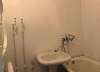 Продам 2-ком. квартиру, 51 м2, деревня Гладышево, Набережная улица, 134