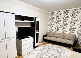 Аренда двухкомнатной квартиры, 54 м2, Москва, улица Академика Анохина, 12к1, метро Юго-Западная