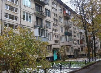 Продам 1-ком. квартиру, 30 м2, Санкт-Петербург, улица Антонова-Овсеенко, 19к2, метро Проспект Большевиков