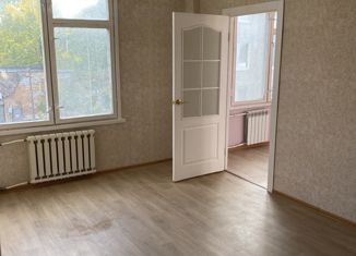 Продается 2-комнатная квартира, 43 м2, Ивангород, Садовая улица, 4