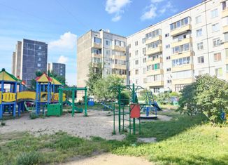 Сдается в аренду трехкомнатная квартира, 63.3 м2, Хакасия, улица Крылова, 102