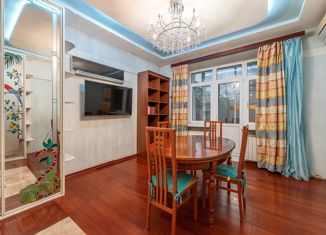 Продаю трехкомнатную квартиру, 80 м2, Москва, Ломоносовский проспект, 23, метро Университет