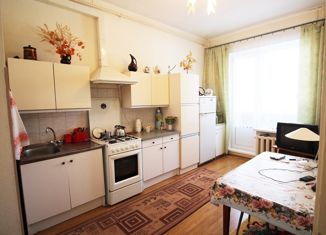 Продам 2-ком. квартиру, 67.6 м2, поселок городского типа Красный Бор, Комсомольская улица, 10к1